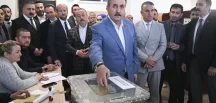 Destici oy kullanması için gerekli evrakı unuttu, alıp geri döndü
