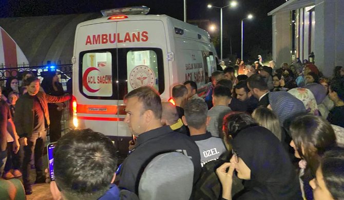 Yine KYK yine asansör ‘kazası’: Öğrenciler ‘Can güvenliğimiz yok’ diye haykırdı