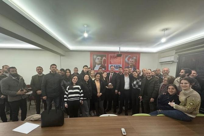 Menderes’in Başkan Adayına Sürpriz Kutlama