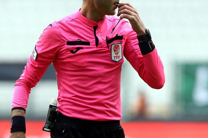 Hakemlerden penaltı itirafı! Futbolda kaos bitmiyor