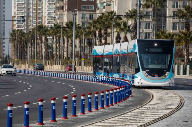 İzmir’de 1 Mayıs’ta toplu ulaşım yüzde 50 indirimli