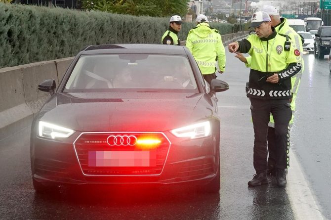 241 sürücüye çakar cezası!