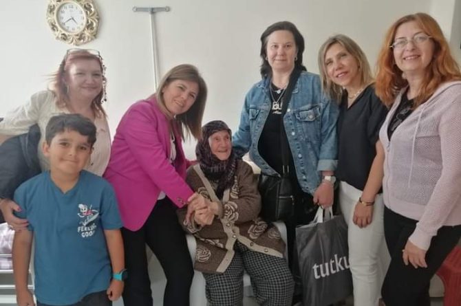 29 Ekim Kadınları Derneği Huzurevini ziyaret etti