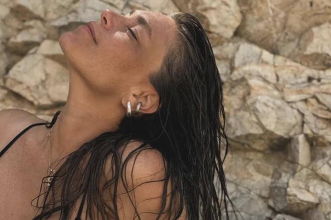 Aslı Enver’den bikinili pozlar geldi!