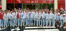 Vakko’nun olimpiyata giden sporcularımız için tasarladığı kıyafete tepkiler çığ gibi