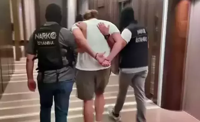 Kırmızı bültenle aranıyordu! Uyuşturucu çetesi lideri yakalandı