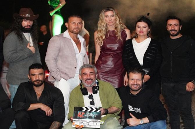 Testere” (SAW) film serisinin başrol oyuncusu Costas Mandylor 12 Savaşçı Filminde