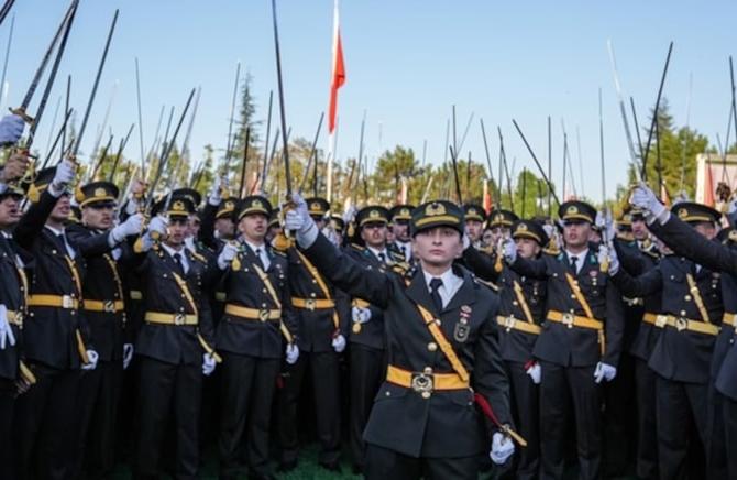 Teğmenler için karar günü belli oldu