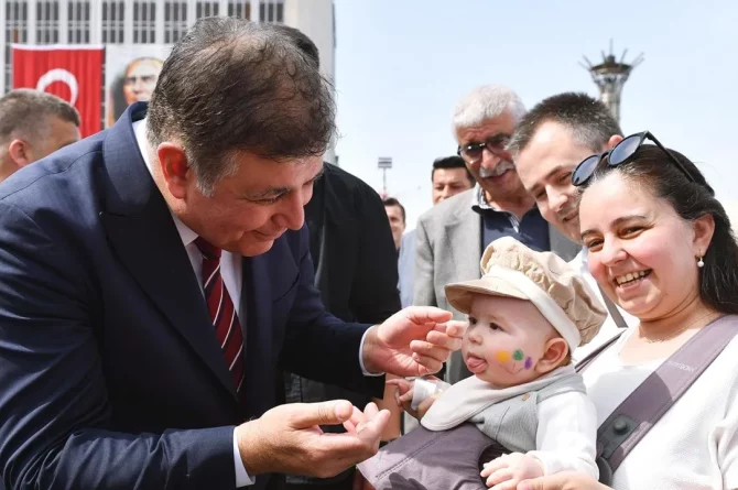 İzmir’de annelere ücretsiz ulaşım