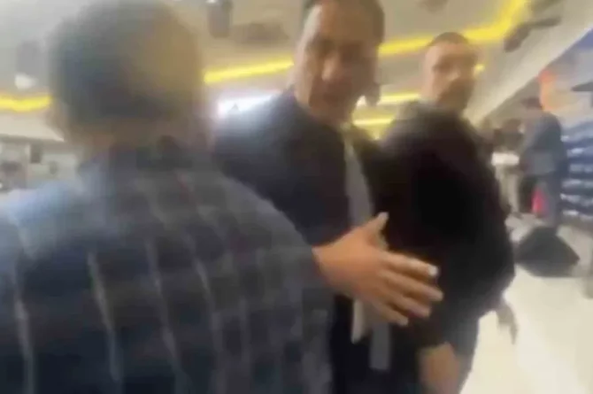 İYİ Parti Genel Başkanı Dervişoğlu’nun korumalarından basın mensuplarına sert müdahaleye tepki