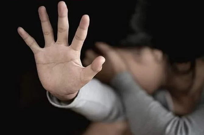 17 erkek öğrenci, okulun tuvaletine soktukları kızı istismar etti