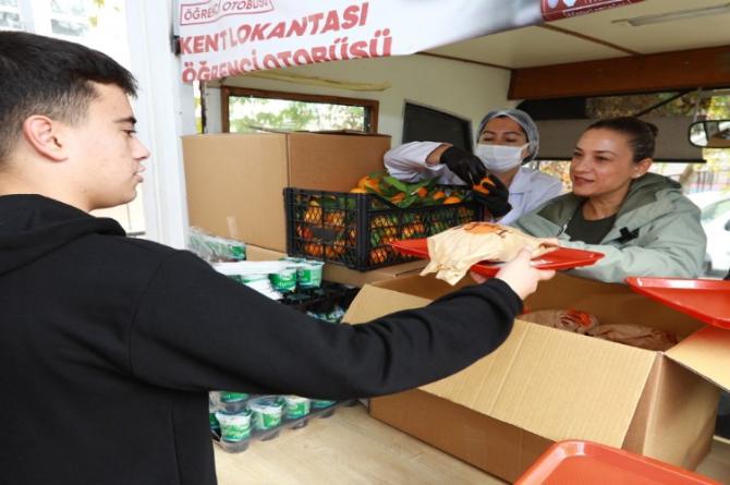 Efes Selçuk’ta öğrencilere Gıda Dayanışması