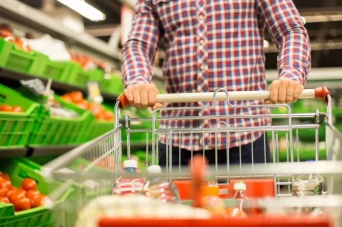 Ramazana sayılı günler kala marketlerden indirim kararı