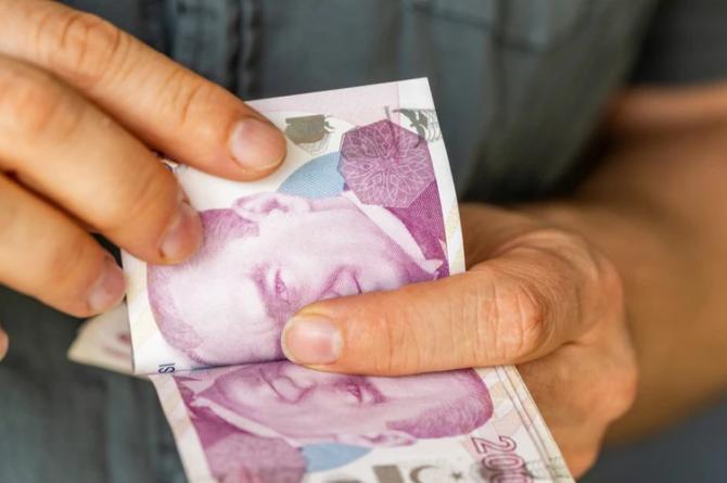 Emekli maaş farkı bugün hesaplara geçiyor