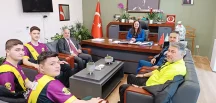 Tire ŞAİK Anadolu Lisesi Dart Takımından İlçe Milli Eğitim Müdürü Duygu Çevirgen Uzun’a ziyaret