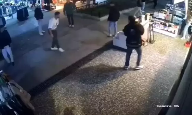 Buca’da ‘Yan Bakma’ Tartışması Kanlı Bitti