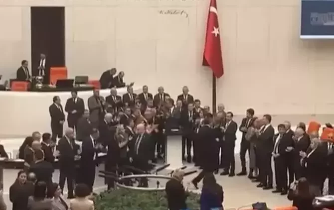 TBMM’de Ekrem İmamoğlu Protestosu!