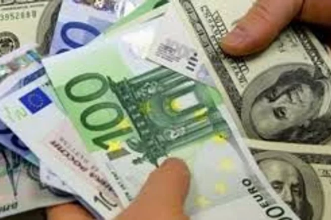Dolar 41 lirayı, Euro 44 lirayı aştı