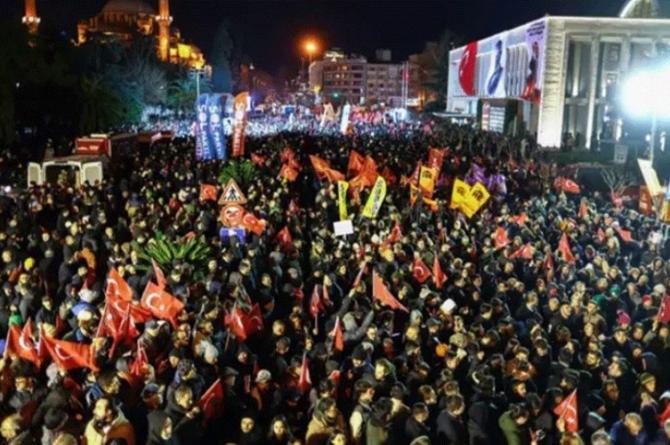 Gazeteciler ev baskını!