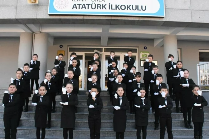 İstiklal Marşı’nı İşaret Diliyle Okudular