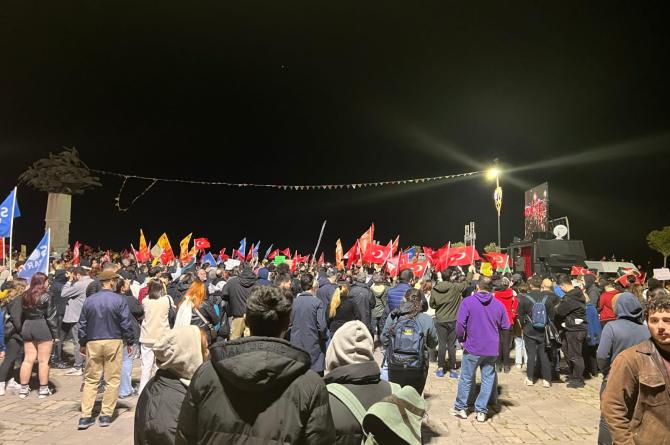İzmir Gündoğdu Meydanı’nda Eylemler Devam Ediyor