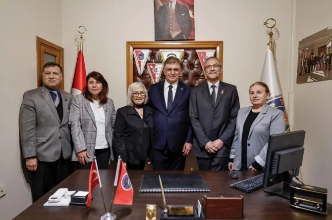 İzmir’de Şehit Ailelerine Bayram Ziyareti