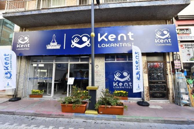 İzmir’de ‘Askıda Yemek’ dayanışması sürüyor