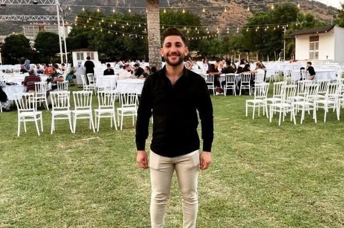 Park halindeki tıra çarpan motosikletli yaşamını yitirdi