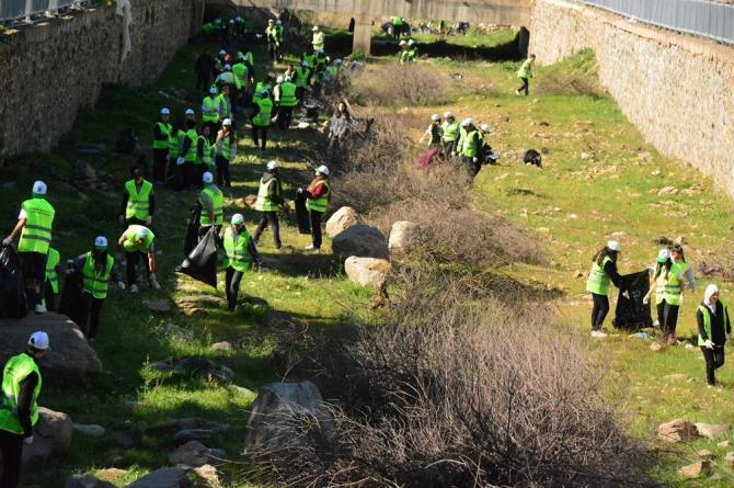 Birgi Deresi öğrenciler tarafından temizlendi