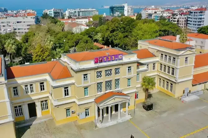 İzmir Atatürk Lisesi’nde Büyük Kriz!