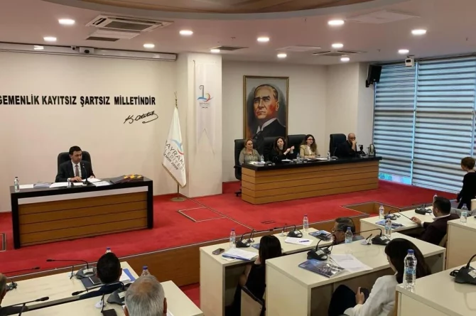 Bayraklı Belediye Meclisi’nde Sürpriz İstifa!