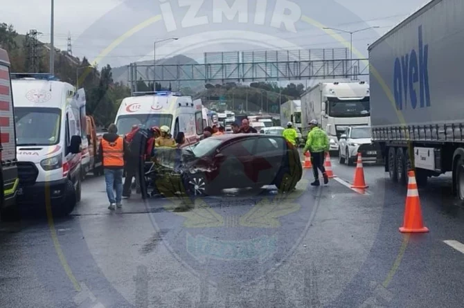 İzmir Bayraklı Tünelleri’nde Kaza!