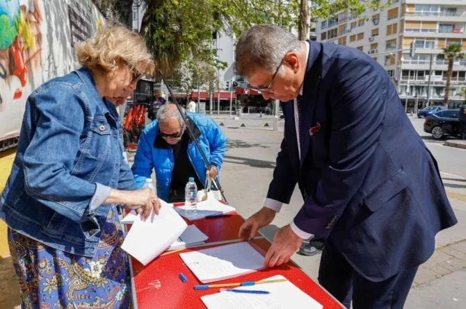 İzmir Atatürk Lisesi’nde Fırtına Dinmiyor