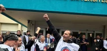 İzmir’de Sağlık Emekçileri Ayakta