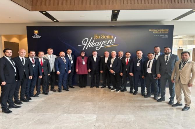 AKP İzmir’den Ankara çıkarması: Partinin teşkilat yapısına yönelik 3 günlük eğitim başladı