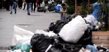İzmir’de Grev Krizi Derinleşiyor: Şehirde Çöp Dağları, Ulaşım Felç