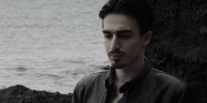 Ulaş Fırat: Fingerstyle’ın Ötesinde Bir Hikâye