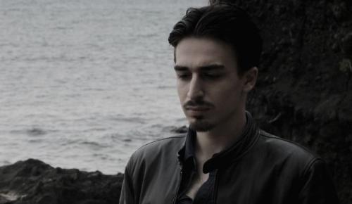 Ulaş Fırat: Fingerstyle’ın Ötesinde Bir Hikâye