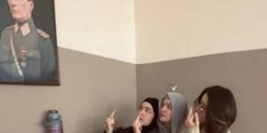 İmam Hatiplilerden Atatürk Portresi Önünde Terbiyesizlik