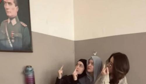 İmam Hatiplilerden Atatürk Portresi Önünde Terbiyesizlik