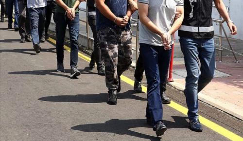 İzmir merkezli FETÖ operasyonunda 42 gözaltı
