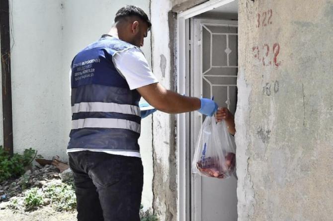 İzmirlilerin et bağışları ihtiyaç sahiplerine ulaştırılıyor