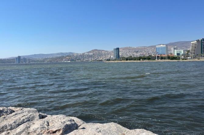 İzmir Körfezi’ndeki kötü koku yeniden ortaya çıktı