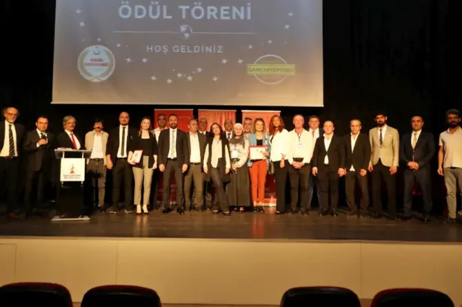 ‘Eğitime Değer Katanlar’ Ödülleri Sahiplerini Buldu