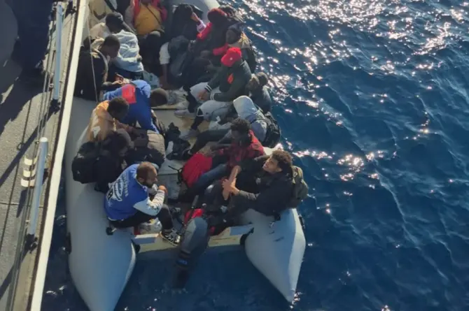 İzmir Dikili Açıklarında Göçmen Operasyonu: 17 Kişi Kurtarıldı