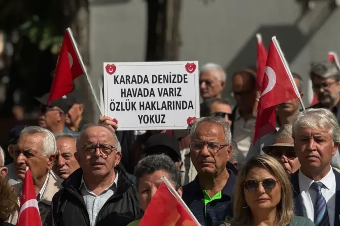 Astsubaylar İzmir’de Ses Yükseltti