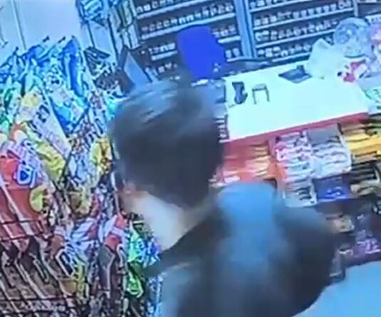 İstanbul’da Deprem Anı Kamerada: Vatandaşlar Panikle Dışarıya Çıktı