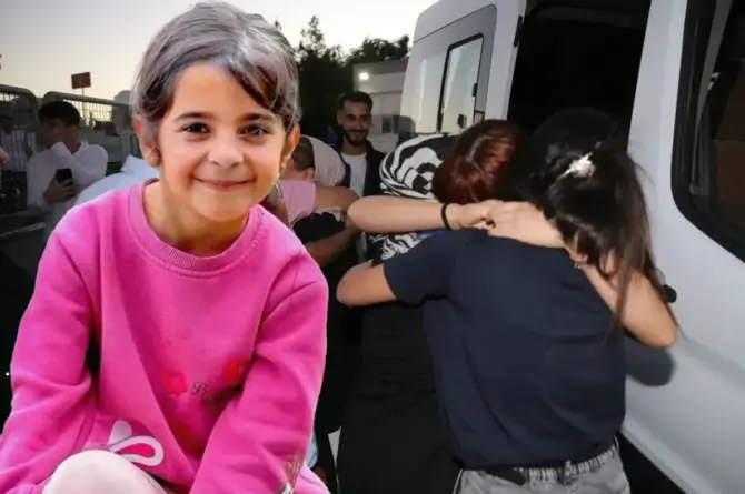 Cezaevinden Çıkan Güran Ailesi Üyeleri, Narin’in Mezarını Ziyaret Etti