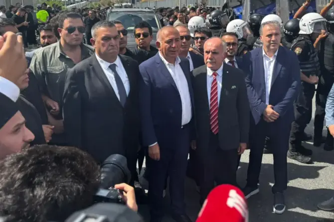 CHP İstanbul İl Kongresi Davası Ertelendi