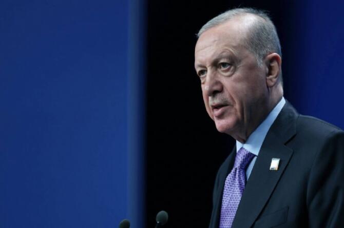 Erdoğan CHP’li belediyeleri topa tuttu: Daha çöpleri toplayamıyorlar!